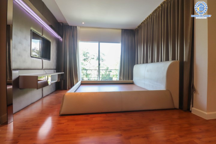 *****บ้านเดี่ยวมือสองนนทบุรี หมู่บ้าน ไลฟ์บางกอกบูเลอวาร์ด พระราม5 หลังมุม วิวสวน หน้าบ้านไม่ชนใคร จากแบรนด์ SC ASSET ฟังก์ชัน 3ห้องนอน 3 ห้องน้ำ 2 ที่จอดรถ พร้อมเฟอร์นิเจอร์บิวท์อินทั้งหลัง รองรับครอบครัวใหญ่  บนที่สุดแห่งทำเล เพียง 5 นาทีจาก MRT สถานีแยกติวานนท์ เชื่อมต่อทุกความลงตัวสู่ชีวิตสมบูรณ์แบบใกล้ถนนนครอินทร์ ถนนราชพฤกษ์ เดินทางสะดวกเหมือนอยู่ในเมือง